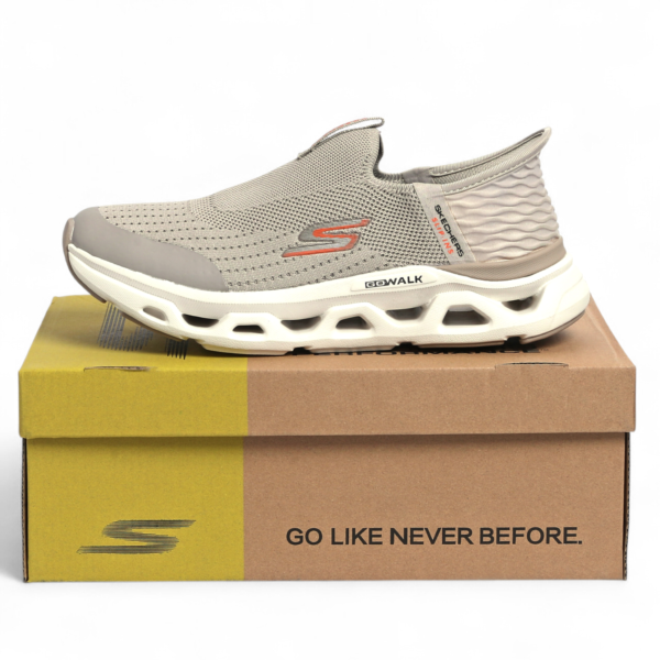 Skechers GO RUN Max Slip‑In – Comfort Meets Performance in Beige