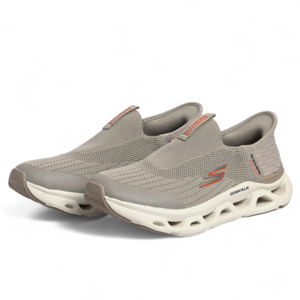 Skechers GO RUN Max Slip‑In – Comfort Meets Performance in Beige