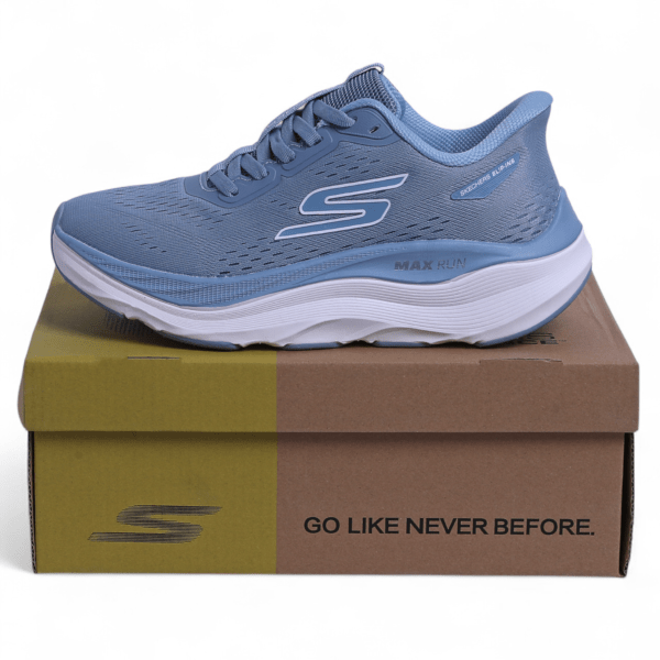 SKECHERS MAX-RUN SLIP-INS – Comfort & Performance in Sky