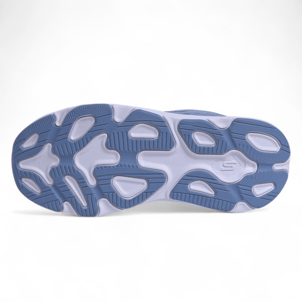 SKECHERS MAX-RUN SLIP-INS – Comfort & Performance in Sky
