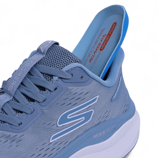 SKECHERS MAX-RUN SLIP-INS – Comfort & Performance in Sky