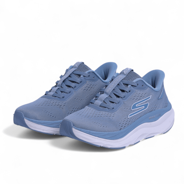 SKECHERS MAX-RUN SLIP-INS – Comfort & Performance in Sky
