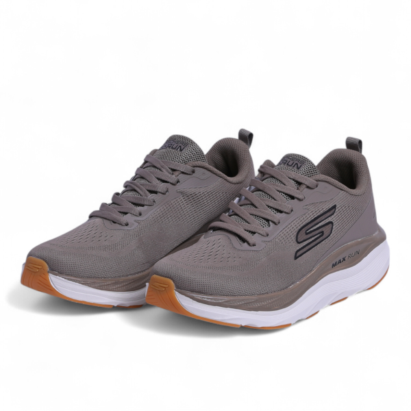 SKECHERS MAX-RUN –  Comfort & Performance in Beige