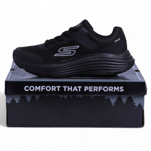 Skechers Max Cushioning Elite – Air-Cooled Goga Mat Comfort in Black