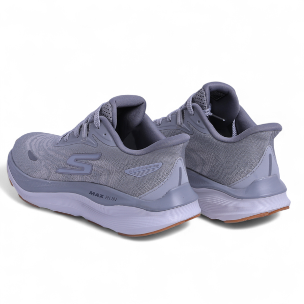 SKECHERS MAX-RUN SLIP-INS –  Comfort & Performance - in Light grey