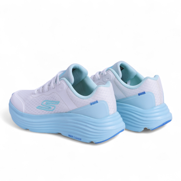 Skechers Max Cushioning Elite – Air-Cooled Goga Mat Comfort in White