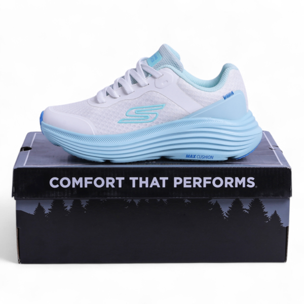 Skechers Max Cushioning Elite – Air-Cooled Goga Mat Comfort in White