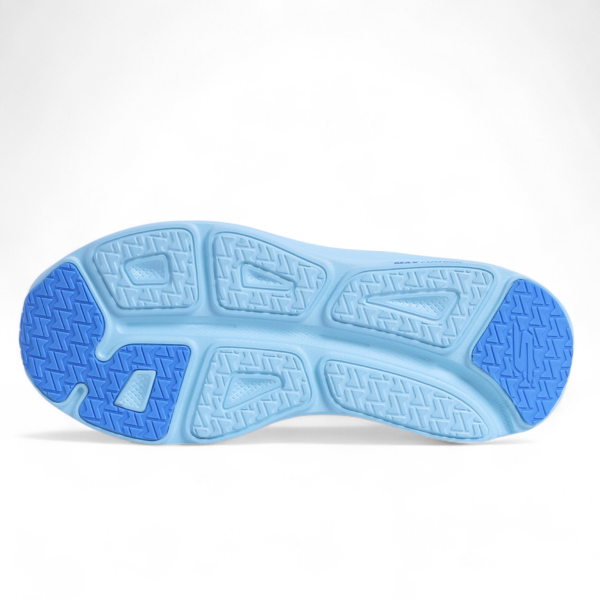 Skechers Max Cushioning Elite – Air-Cooled Goga Mat Comfort in White