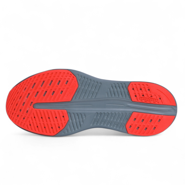 Skechers MAX CUSHIONING GLIDE-STEP – Smooth Comfort & Everyday Performance in White