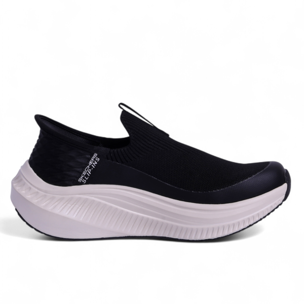 Skechers Arch Fit Max Cushion Slip-Ins – All-Day Comfort with Easy Slip-In Design in Black