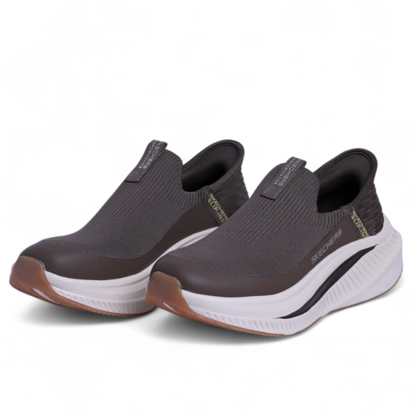 Skechers Arch Fit Max Cushion Slip-Ins – All-Day Comfort with Easy Slip-In Design in Brown