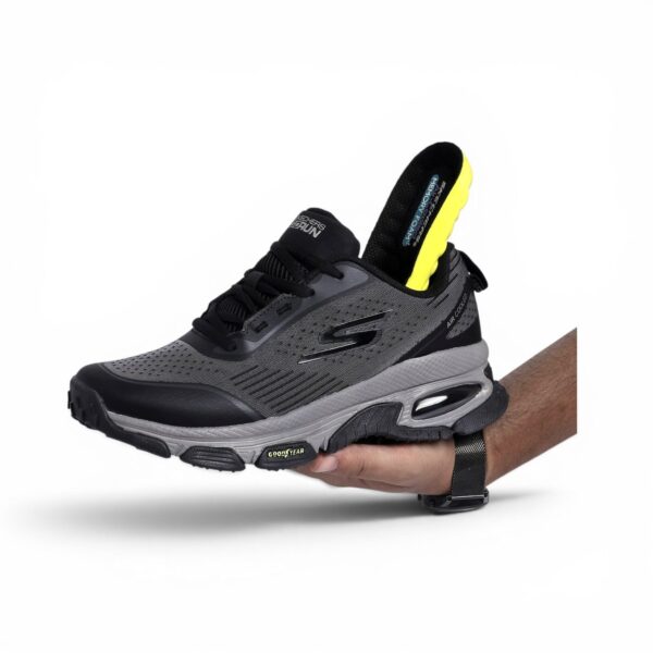 Skechers GO RUN – Lightweight Performance & Everyday Comfort in Dark grey
