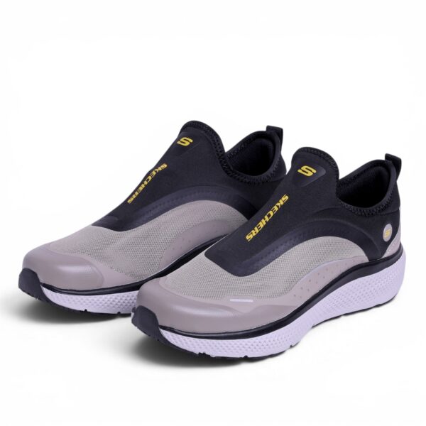 Skechers Ultra Flex Slip-ins in Beige & Black