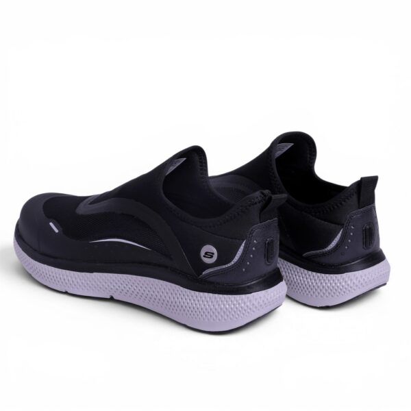 Skechers Ultra Flex Slip-ins in Black & white