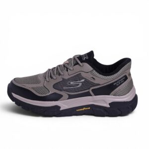 Skechers GO TRAIL Altitude 2.0 Slip-ins in Beige