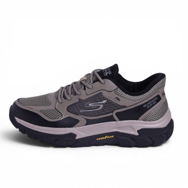 Skechers GO TRAIL Altitude 2.0 Slip-ins in Beige