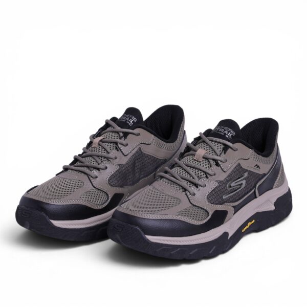 Skechers GO TRAIL Altitude 2.0 Slip-ins in Beige