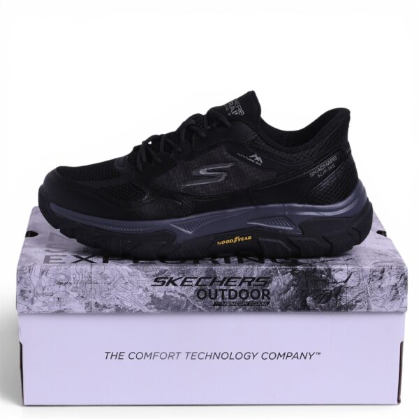 Skechers GO TRAIL Altitude 2.0 Slip-ins in Black