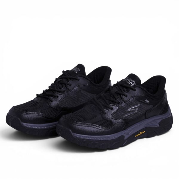 Skechers GO TRAIL Altitude 2.0 Slip-ins in Black