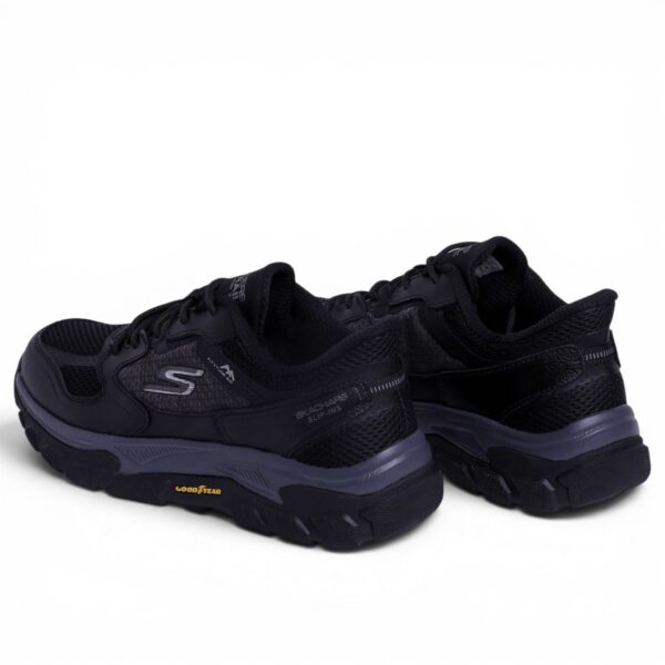 Skechers GO TRAIL Altitude 2.0 Slip-ins in Black