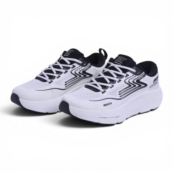 Skechers GO RUN Max Road 6 – in White