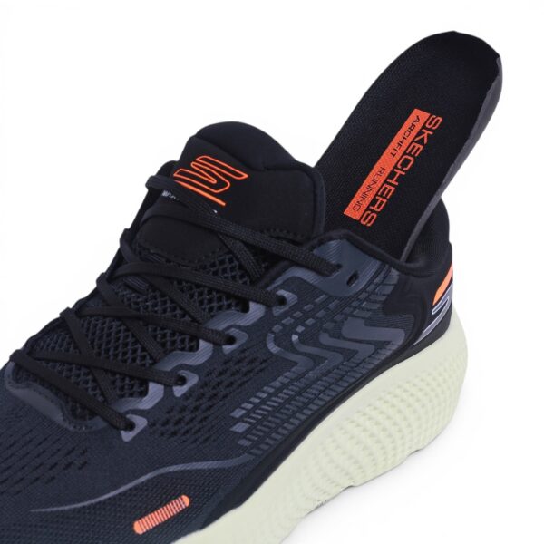 Skechers GO RUN Max Road 6 – in Black