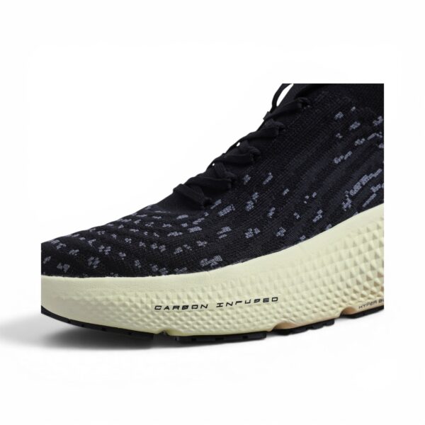 Skechers GO RUN Carbon Infused – in Black