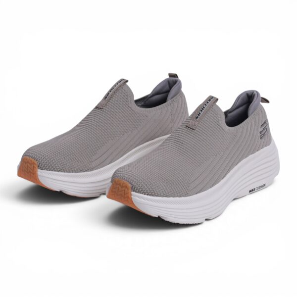 Skechers Hands Free Slip-ins Max Cushioning – in Beige
