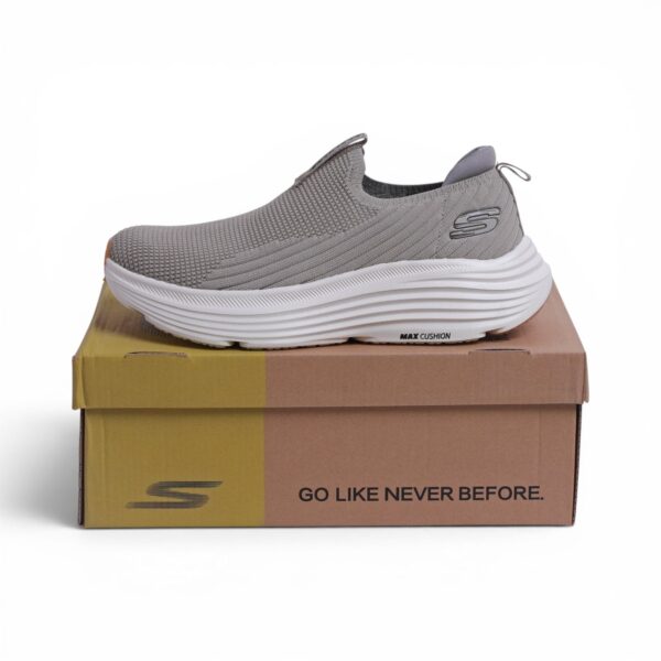Skechers Hands Free Slip-ins Max Cushioning – in Beige