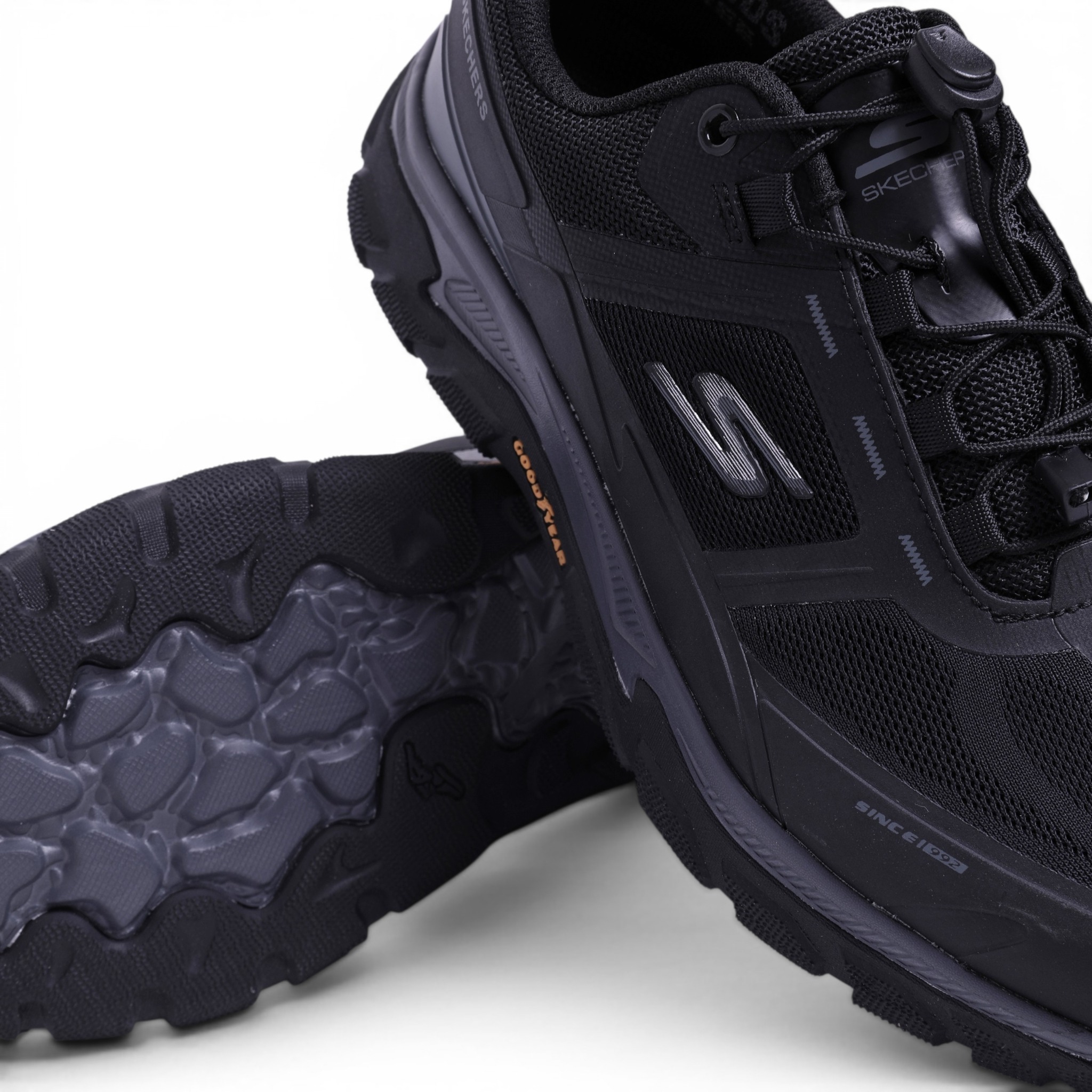 Skechers Escape Plan 2.0 Goodyear - in Black - Image 7